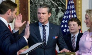 中美局势逆转，美国不得不低头？董军对美表态激起千层浪，当着战争部长的面，解放军定调两岸统一