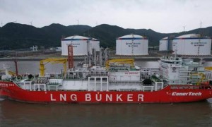 大战一触即发，美军挥师委内瑞拉是幌子，真正目的是要抄中国后路