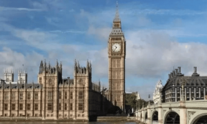 不许支持俄罗斯，英国制裁11家中企，不到24小时，中方回了3句话