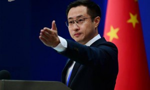 美方谴责中国用水炮攻击并撞击菲律宾船只，中方驳斥