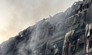 第1现场｜亚洲规模最大时尚物流中心火灾烧了60小时