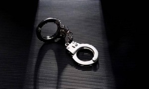 男子楼顶露台种树时不慎碰下树桩，砸中楼下17岁少年致其死亡，一审获刑6年