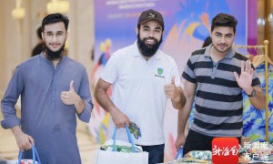 中外博主抵琼秒变“岛民” 点赞海南太chill啦！