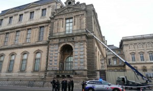 2件遭抢文物已找回 卢浮宫抢劫事件更多细节披露