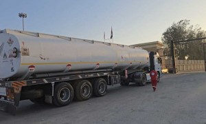 14辆满载燃料和天然气的卡车进入加沙地带