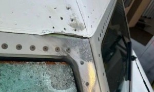 万米高空美一波音客机风挡玻璃破裂,机上140人 专家:或被陨石或残骸击中