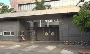 韩国男子经历12小时从诈骗园区逃到大使馆,却因“未到上班时间”被拒绝入内,在外苦等