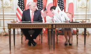 重申关税协议框架,确保关键矿产供应,特朗普访日回避争议签两协议