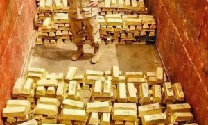 萨达姆孙子东山再起,携带10万大军气势汹汹,让美国归还60吨黄金