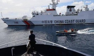 中美决战时刻,首个刺头出现了,中方果断杀鸡儆猴,特朗普别高兴太早