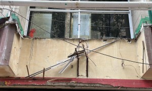 湃现场|昆明商铺招牌坠落已致3死7伤,目击者讲述事发过程